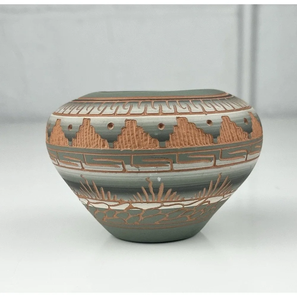 Navajo Etched Pottery Vase Seed Pot Green White Grass Plateau Nature Signed MG